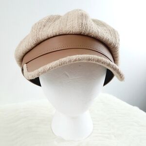 ❤️ Chic Tan Knit Hat with Brown Leather Detail